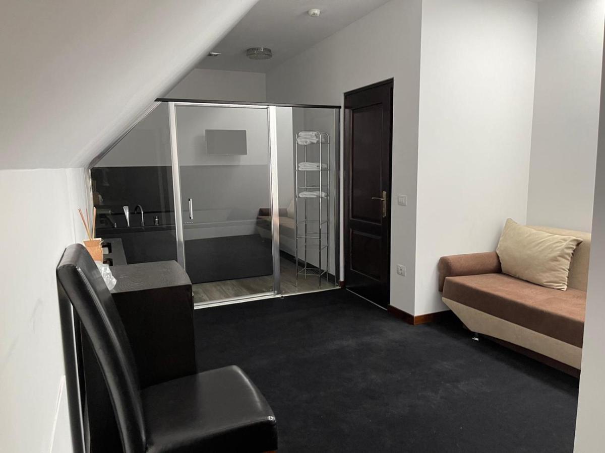 Pensiune Restaurant Capra Neagra مويزي المظهر الخارجي الصورة